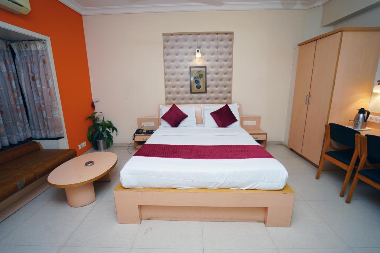 New Hotel Europa Inn Rajkot Exterior foto