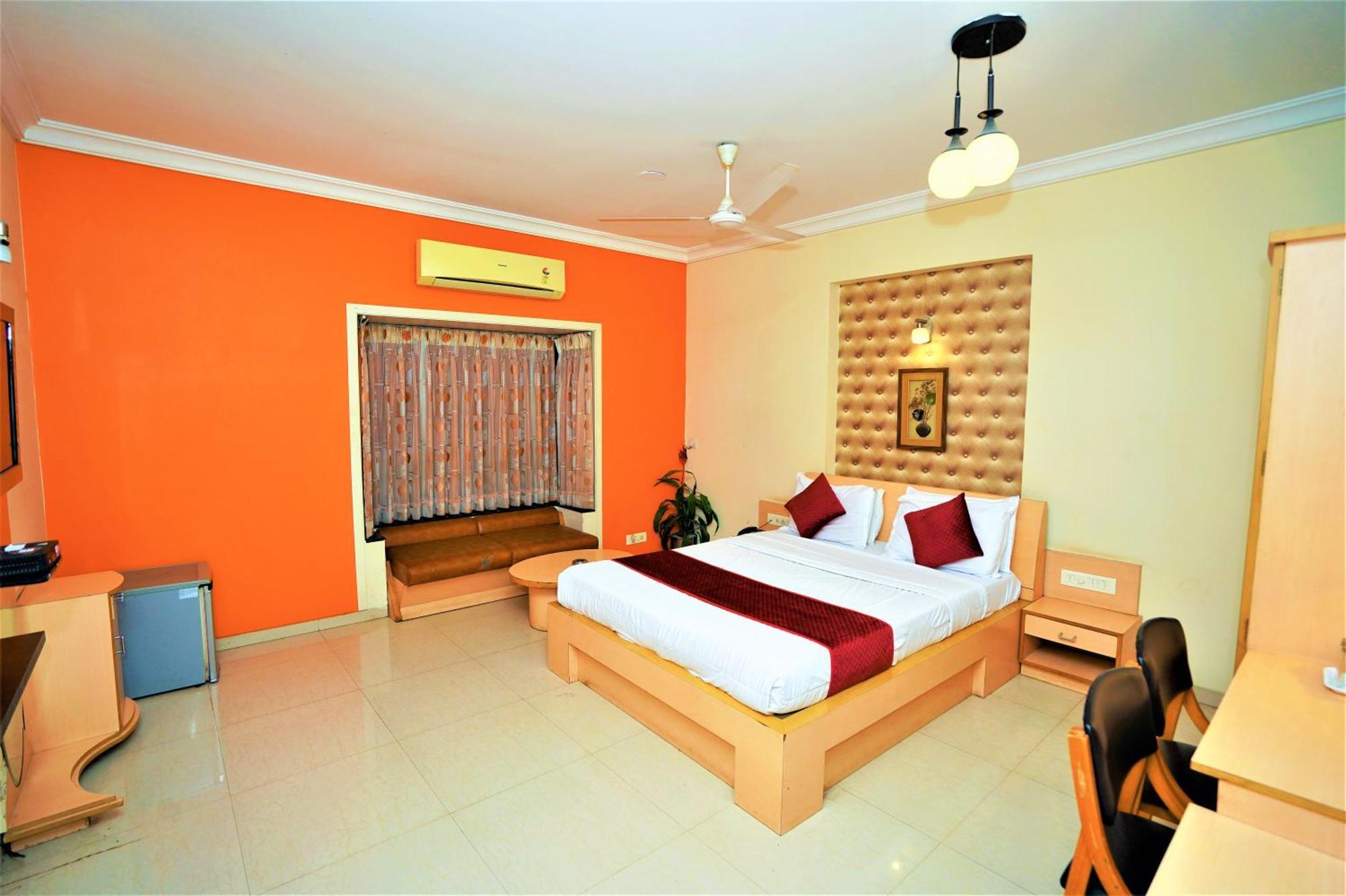 New Hotel Europa Inn Rajkot Exterior foto