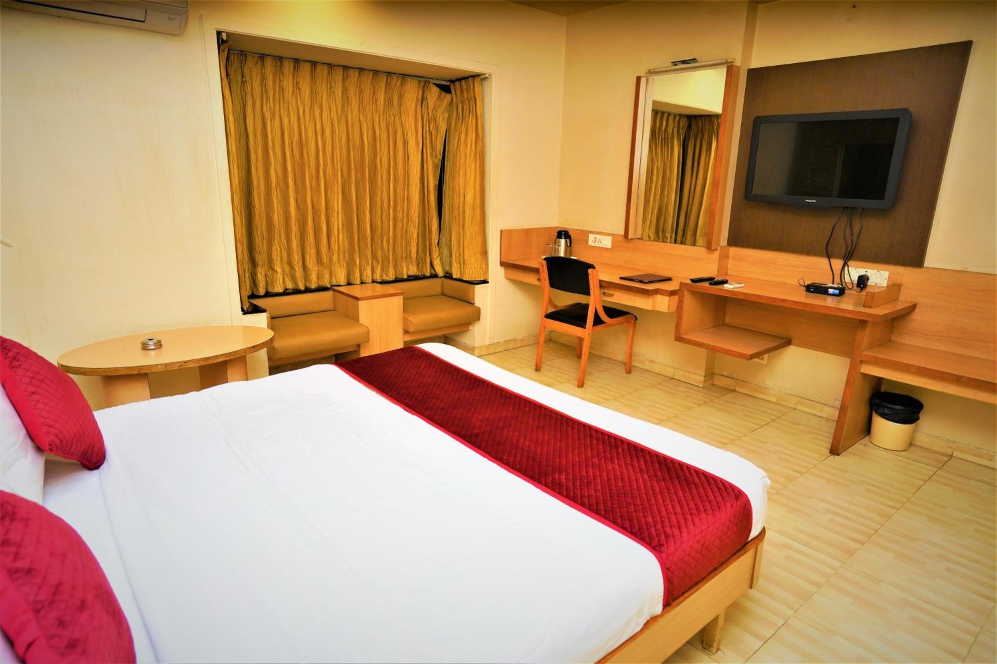 New Hotel Europa Inn Rajkot Exterior foto
