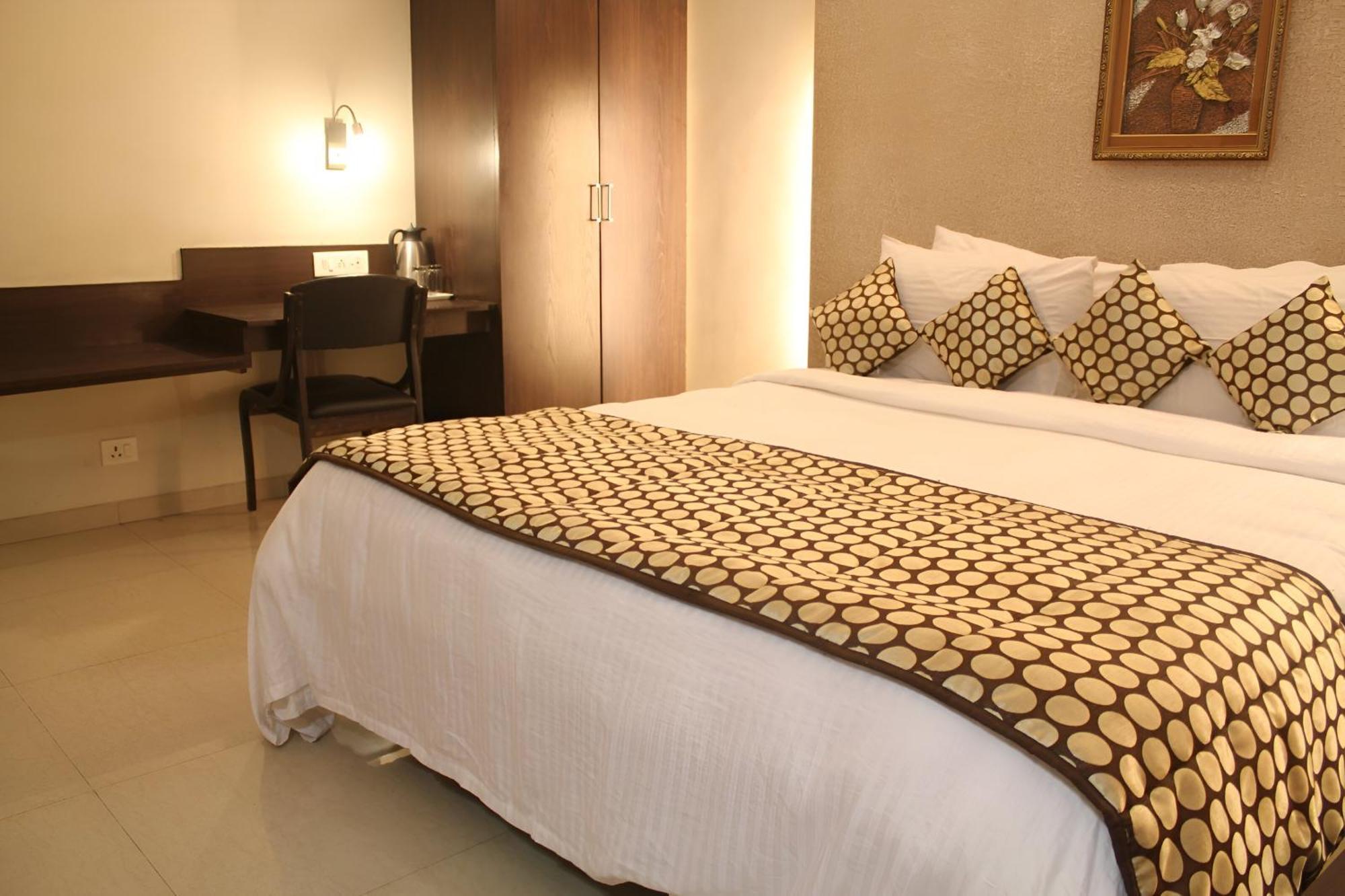 New Hotel Europa Inn Rajkot Exterior foto